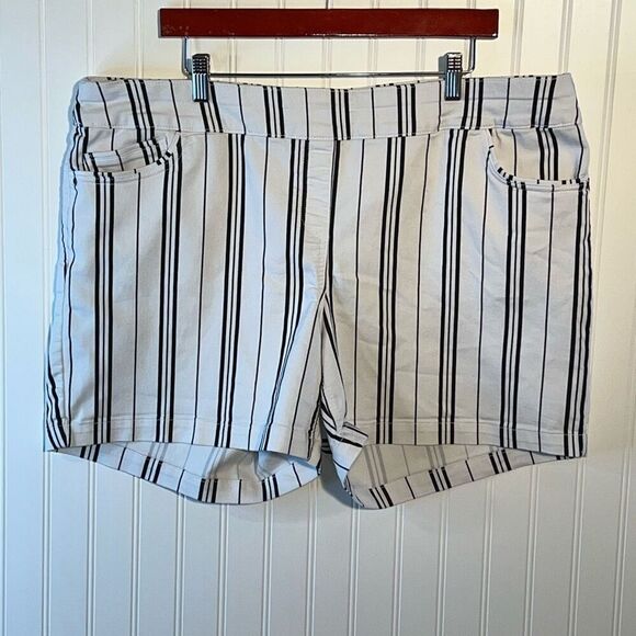 Westbound Short Park Ave Fit Size 20W Black White Striped Pull On Stretch Pocket - Picture 1 of 7